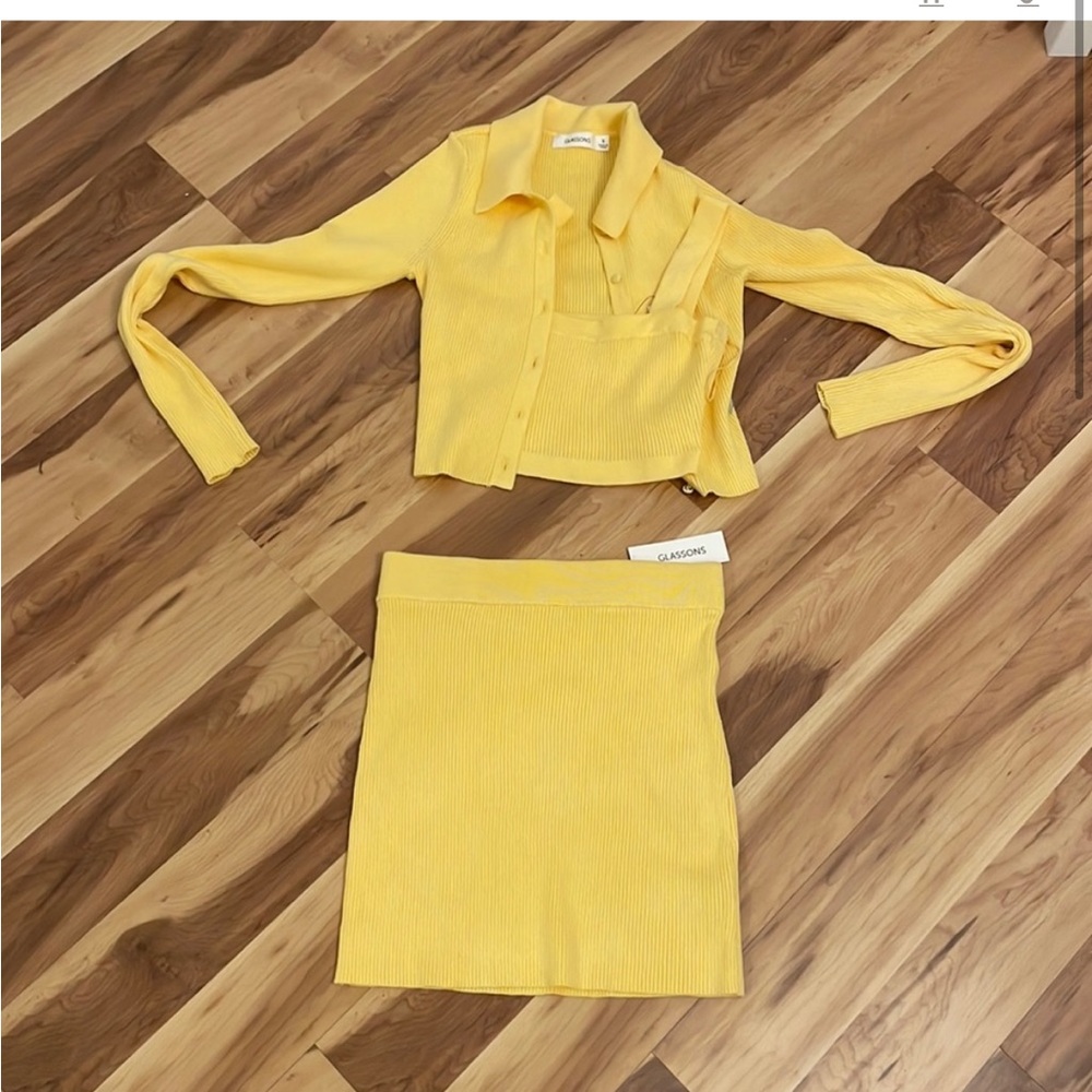 NWT glassons yellow 3 piece knit set